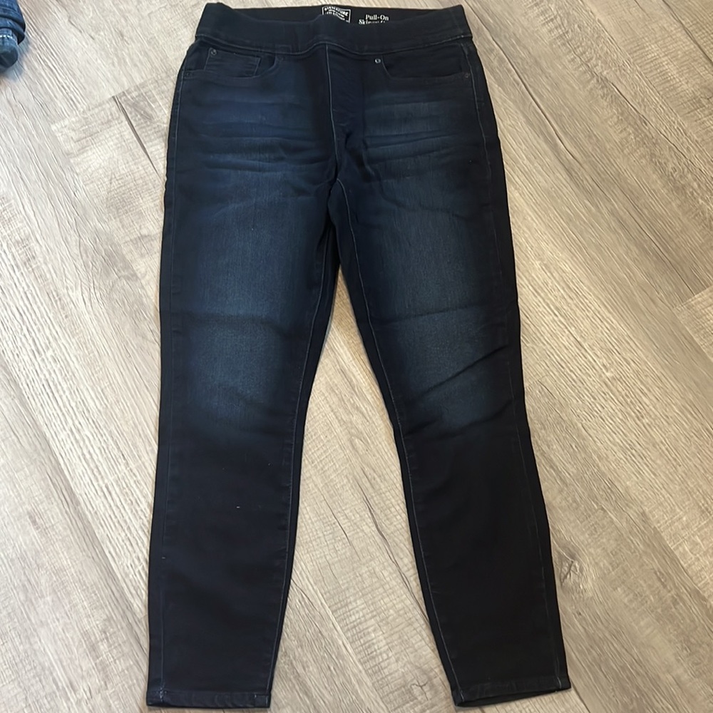 New Levi Signature Gold Skinny Crop Jean